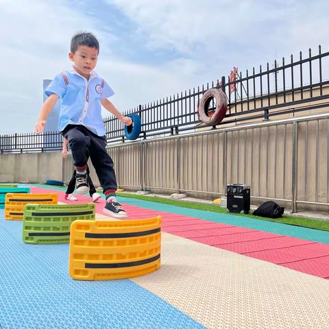 🌴【安天·幸福里幼儿园】——“好玩的平衡板”🛹体适能活动