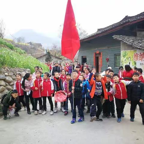 “播撒童心，拥抱自然”七一涪江小学四年级一班开展春游野炊活动