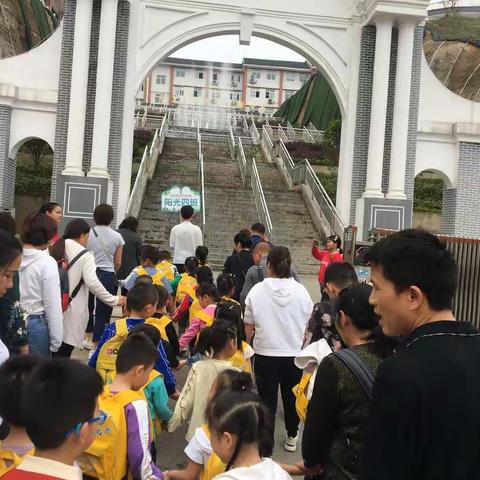 走进小学 ——  童欣第三幼儿园红缨班幼儿参观小学活动