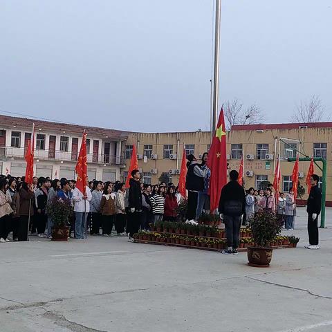 传承雷锋精神     激扬青春风采                 ——二实中西校区践行雷锋精神    我们在行动