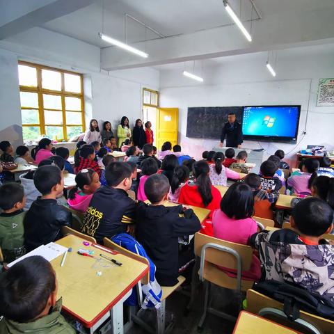 石马小学安全知识讲座