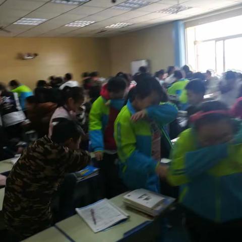 西平中心小学少先队