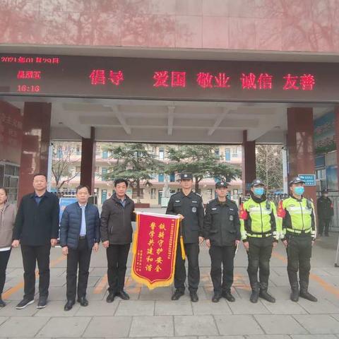 铁骑守护安全 警学共建和谐——济水一中与特警支队铁骑大队召开座谈会