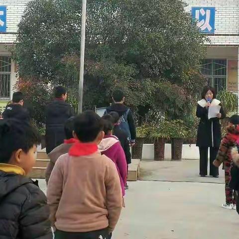 闫庄小学进行“学雷锋见行动”主题启动仪式