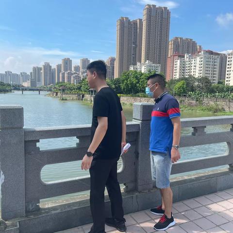 石竹街道7月份“河长日”巡河活动