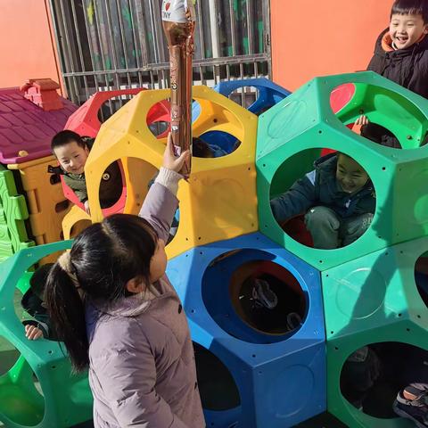 中二班班级动态—欢乐的户外活动2022.2.23❤️