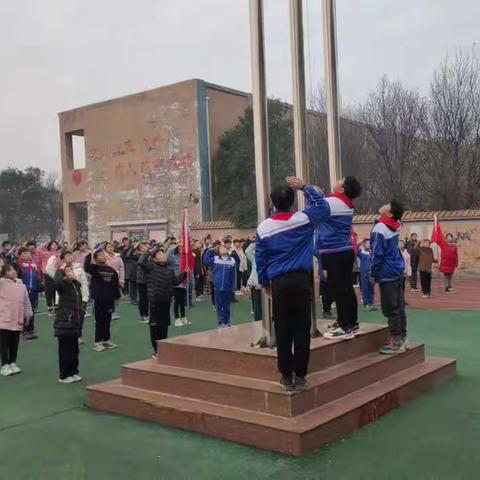 张楼镇苗楼联办小学升国旗仪式