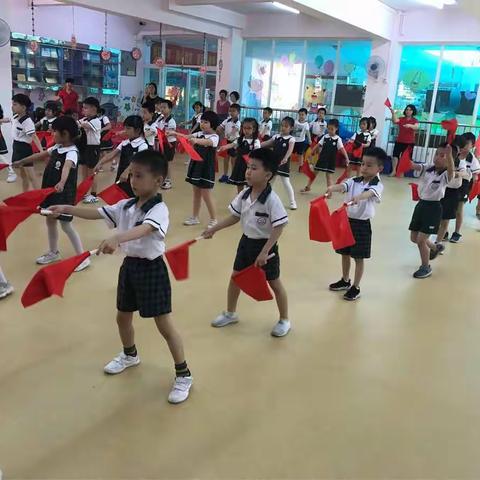 天天做操身体好，民间游戏乐淘淘--记2018学年下学期幼儿早操展示