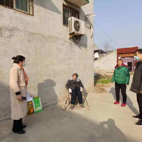 暖心—————————————马坊镇中心小学慰问退休教师