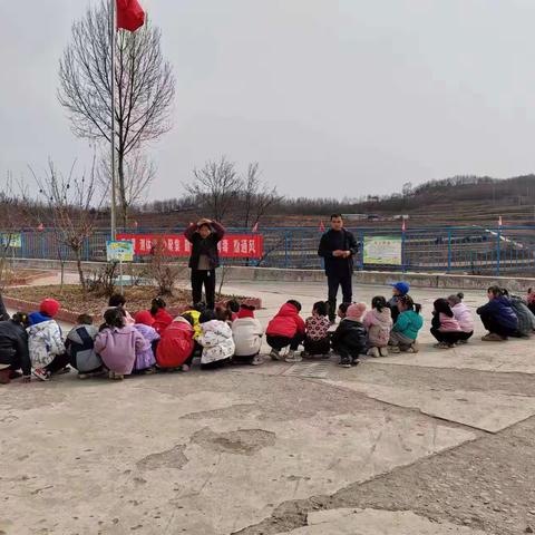 姜席镇王集教学点进行防震安全演练