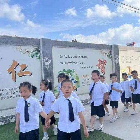 走进小学，感悟成长——小章中心幼儿园参观小学活动