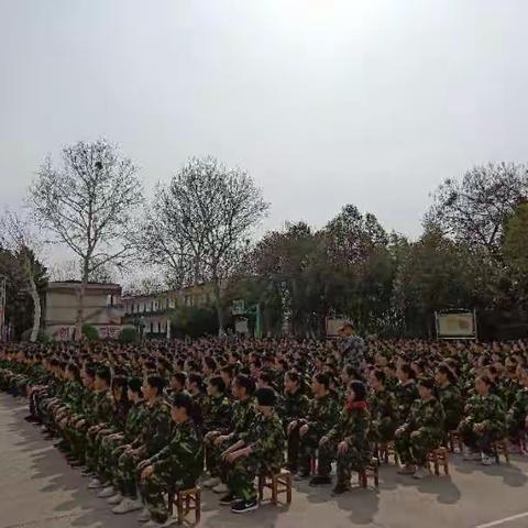 郏县消防科普教育基地组织千余名学生开展疏散演练