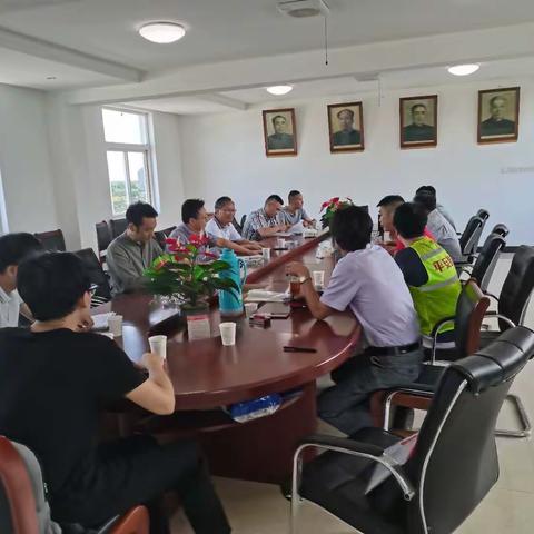 忙碌的身影，平凡的微笑