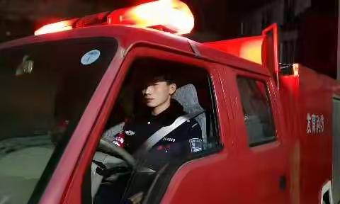 冬季烤火有风险  民警小丁有话说