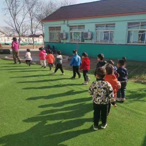 青岛西海岸新区高戈庄幼儿园           《天冷我不怕》一小班