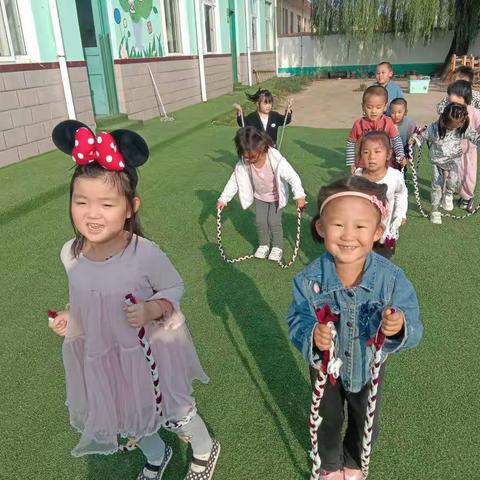 青岛西海岸新区高戈庄幼儿园中班—绳儿真好玩