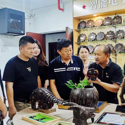 聚焦专业课程创新 探究非遗文化传承——琼海职专设计组教师赴椰文化研究中心调研