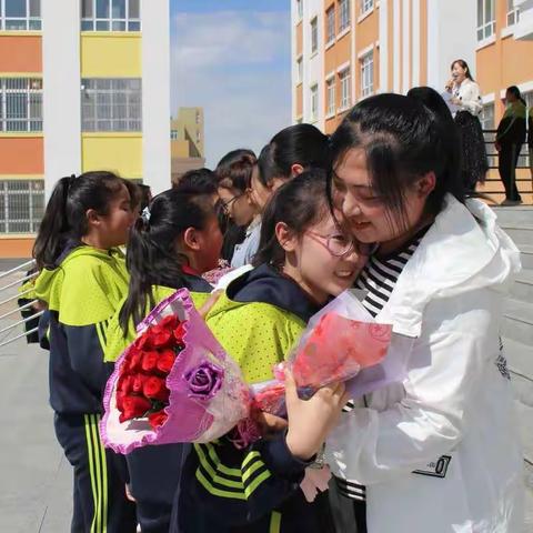 幸福的做班主任，做幸福的班主任                 ——哈巴河中学第三届班主任节
