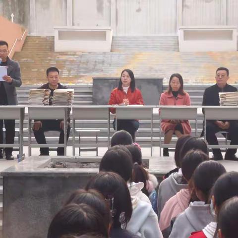 插上理想翅膀，扬起青春风帆