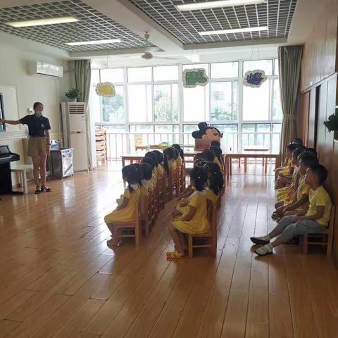 湖口幼儿园大四班开学第一课—打败“新型冠状病毒”