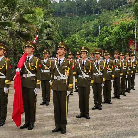 乘风远航启新程，秋实春华绘佳卷——麻栗坡民族中学开学典礼暨升旗仪式活动