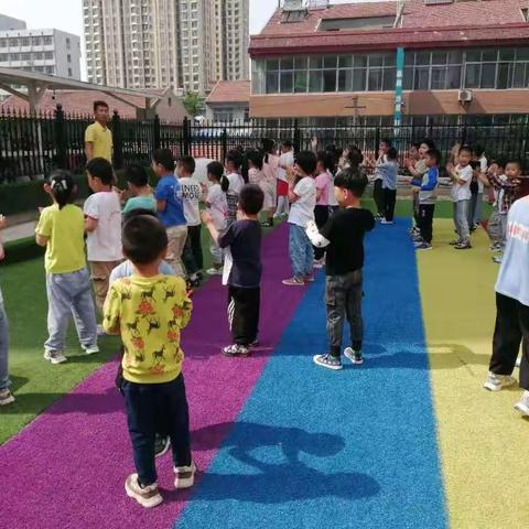 京华合木天之骄子幼儿园特色课程《体智能课》，大班宝贝们超级开心😄😄😄 棒棒哒哟👍👍