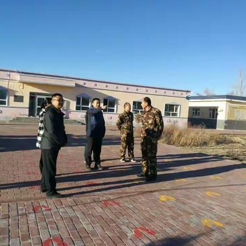 县委常委、常务副县长来窝依阔克别克村小学检查指导工作