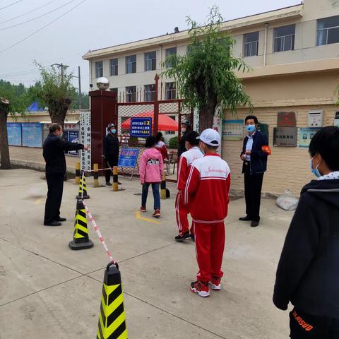 防疫演练行在前，静待花开归学来——罗庄子镇桑园小学开展复学前防疫演练活动