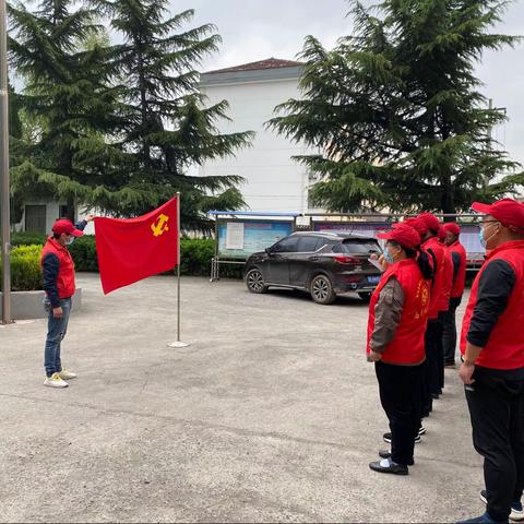 这里的党旗别样红—南留村党支部开展“疫情狙击战，一线党旗红”主题党日活动