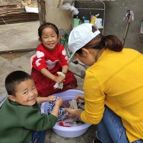 汉庄镇光慧幼儿园快乐五班开展“行动起来，感恩爱我的你”主题活动