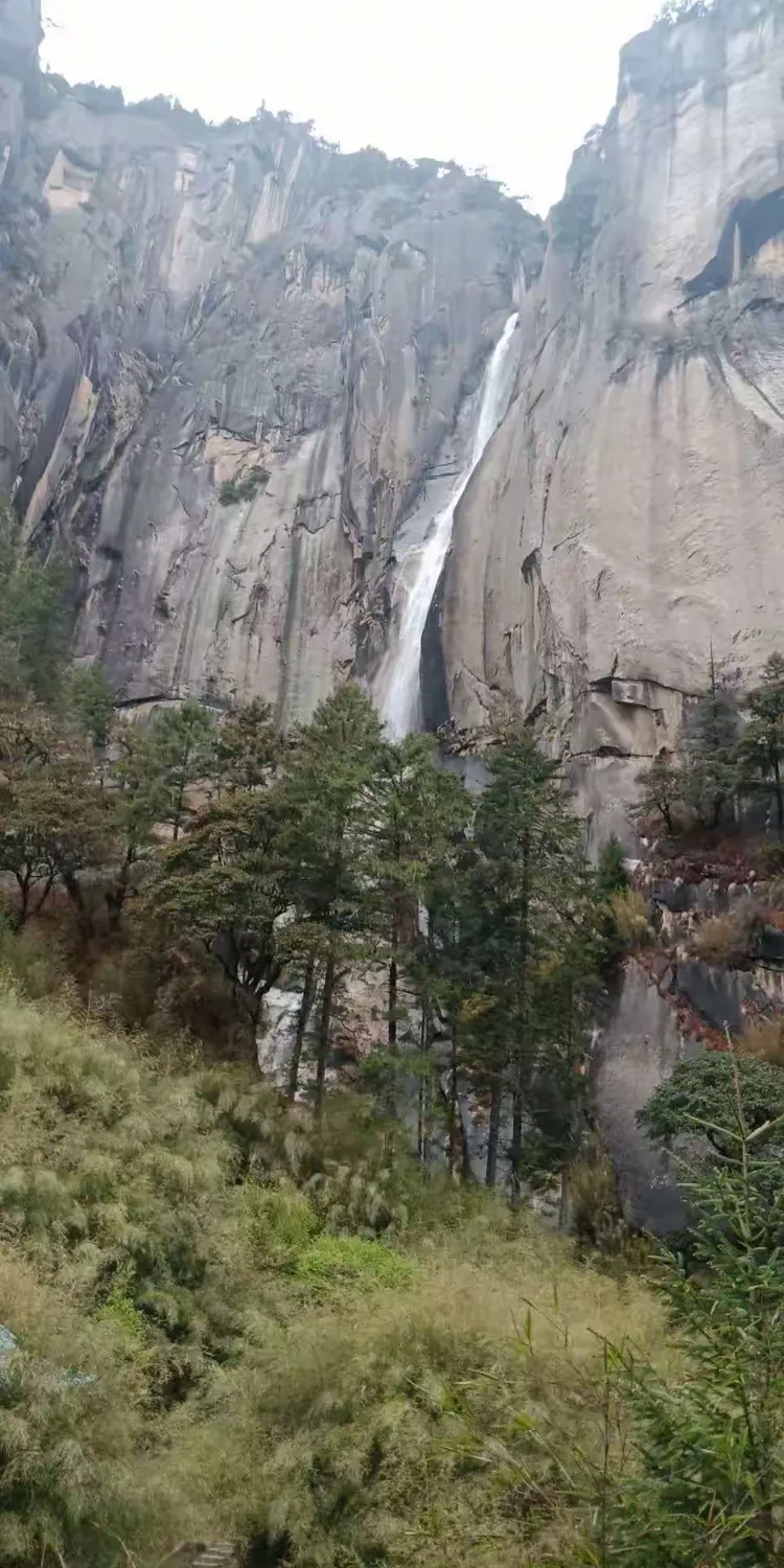 天佛瀑布