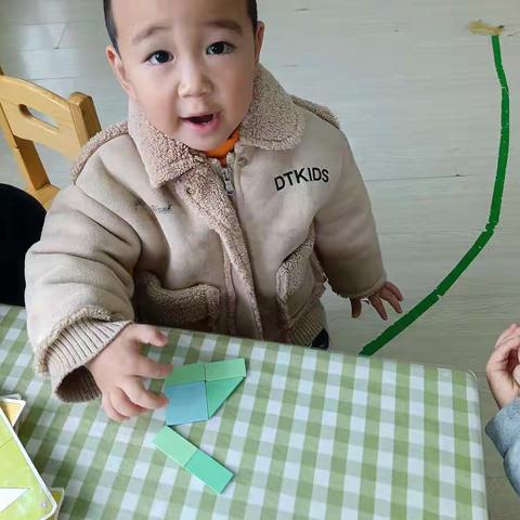 镇远县机关幼儿园小三班班本课程故事《车的世界》