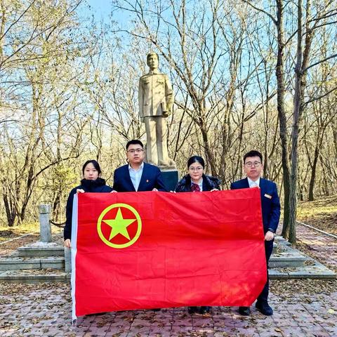辽阳县支行青年员工组织学习周云成革命烈士精神