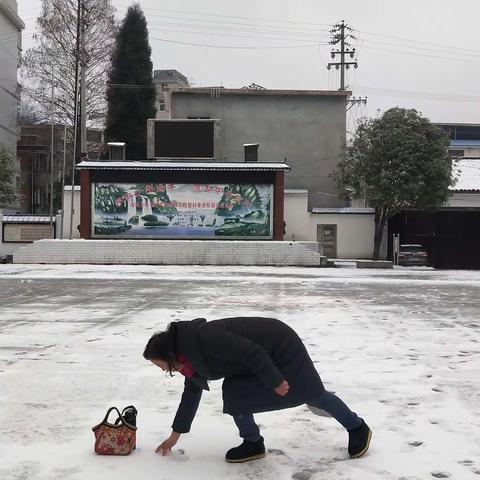 2022年2月19日摄影于学校操场。