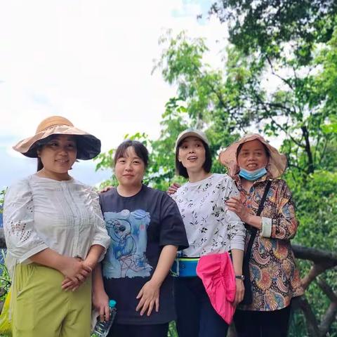 忙里偷闲，去大山里呼吸新鲜空气。