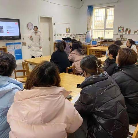 专业引领，让运动更精彩
---风陵渡中心幼儿园“体能运动包”教师培训活动