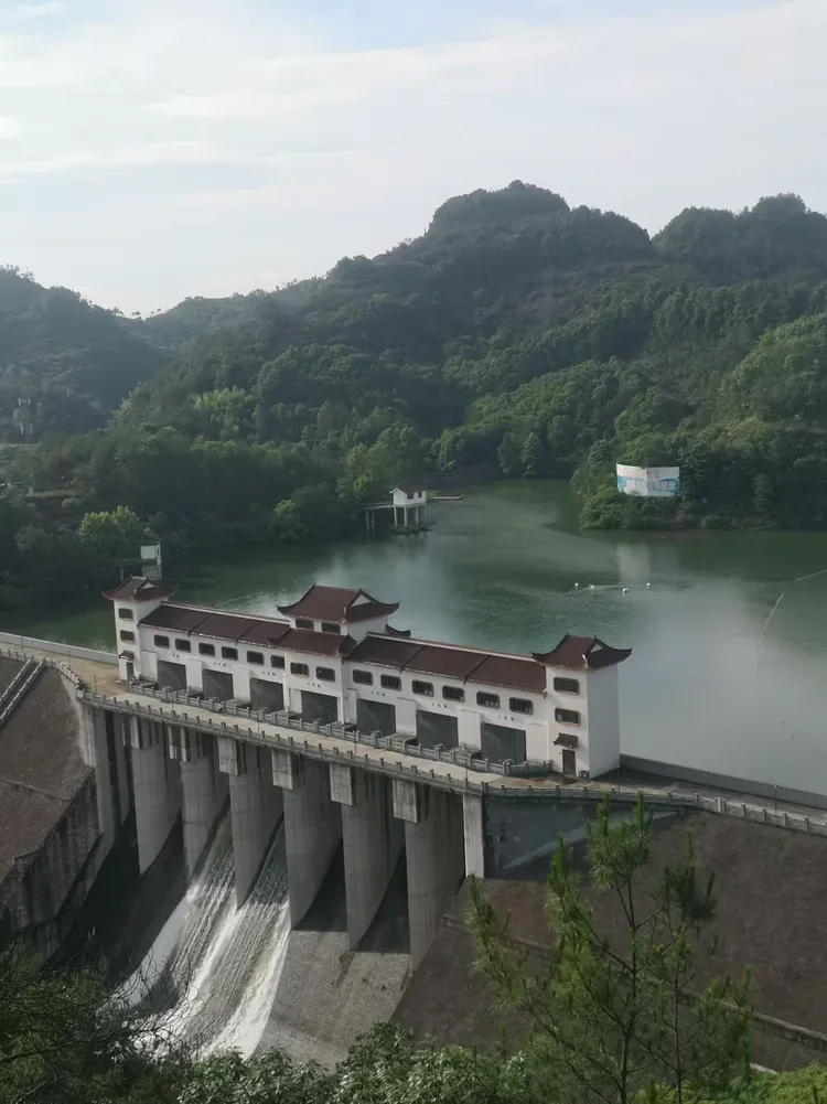 杨溪水库开闸泄洪