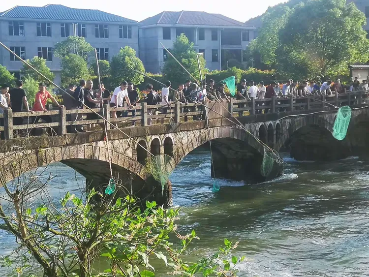 杨溪水库开闸泄洪