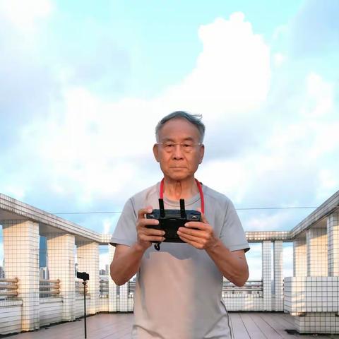 耄耋之年学航拍