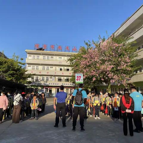 喜迎二十大，行走中国荔乡，鉴赏园林美景——信宜市尚文小学2022年秋季研学活动