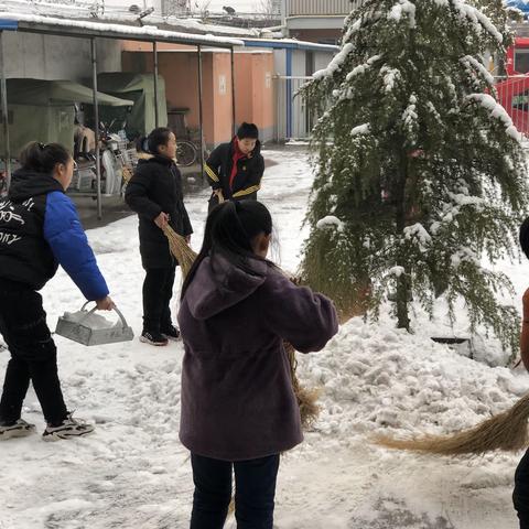 【洪岩小学扫雪活动】