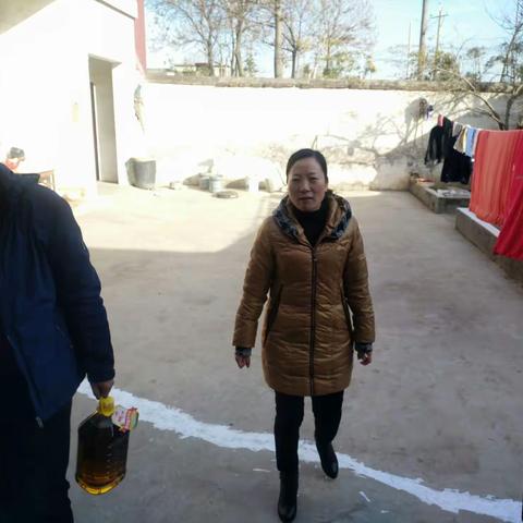 新密市农业农村委工会积极开展春节走访慰问困难职工活动