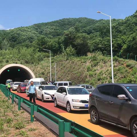 隧道车辆起火，三源浦隧道站快速救援