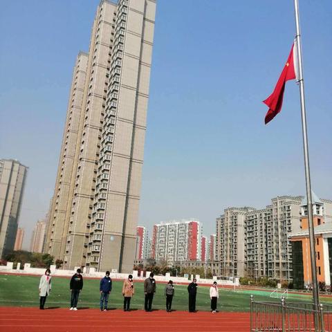 国家哀悼日——过驾院小学降半旗致哀