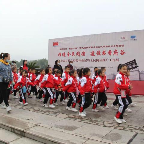 走进自然 探索奥秘——府谷县第二幼儿园秋天外出探究活动