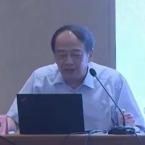 南昌三中高新校区初中数学组全体成员学习史宁中4月28日讲座：数学课程标准修订与核心素养