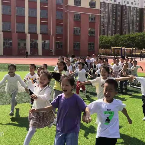 滨海小学一（1）班“小豆丁”成长记