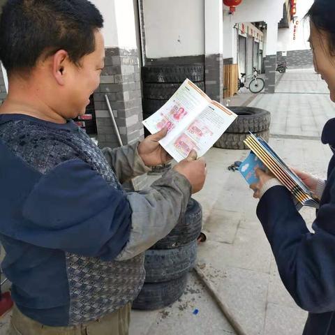 浦江农商银行虞宅分理处积极开展反假币反洗钱宣传活动