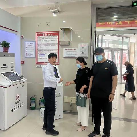 白山分行田国文副行长到临江支行坐班纪实