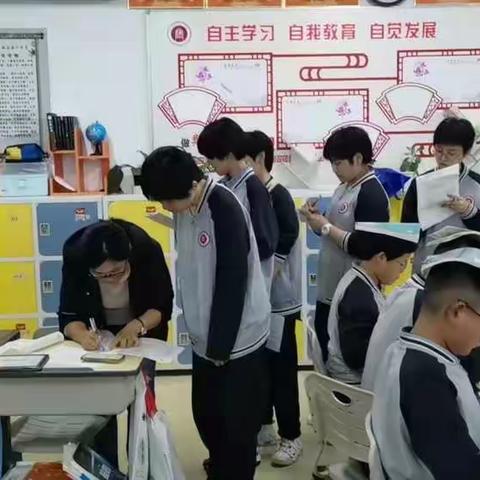 万般眷爱育桃李 一汪秋水沁青衿